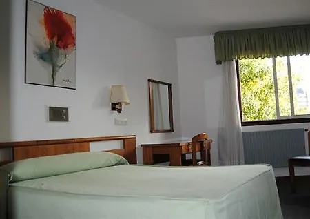 בית הארחה Hostal Palas א-קורוניה